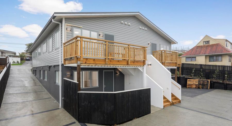  at 4/54 Ruawai Road, Mount Wellington, Auckland