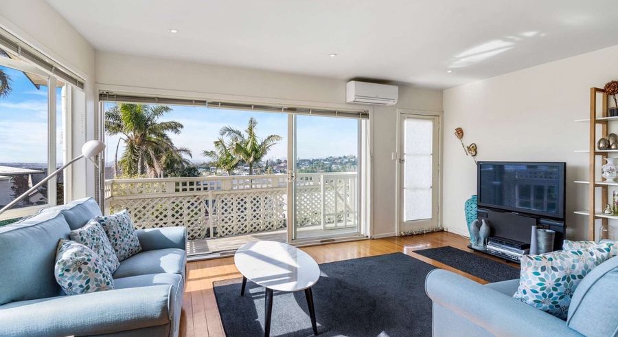  at 1/349 Glenfield Road, Glenfield, Auckland