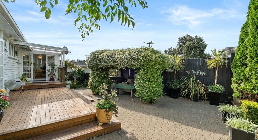  at 27 Miro Road, Mangere Bridge, Manukau City, Auckland