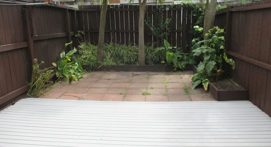 at 6/42 Sheridan Drive, New Lynn, Waitakere City, Auckland