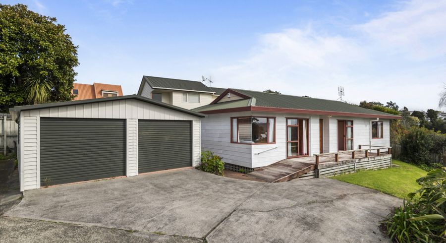  at 2/96 Verbena Road, Birkdale, Auckland