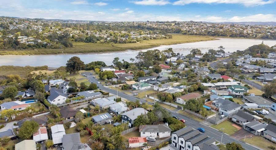  at 27 Wharf Road, Te Atatu Peninsula, Waitakere City, Auckland