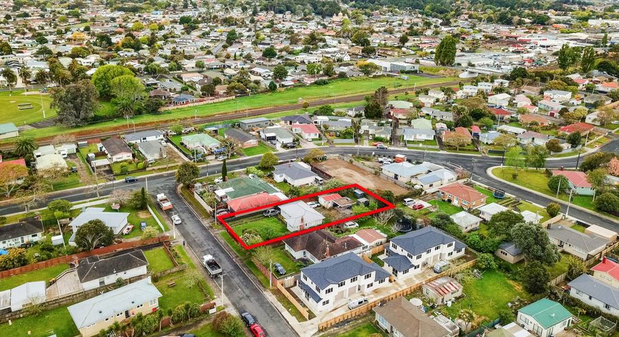  at 2 Surrey Street, Manurewa, Auckland