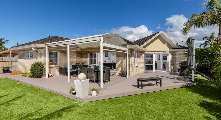  at 27 Summerland Drive, Henderson, Auckland
