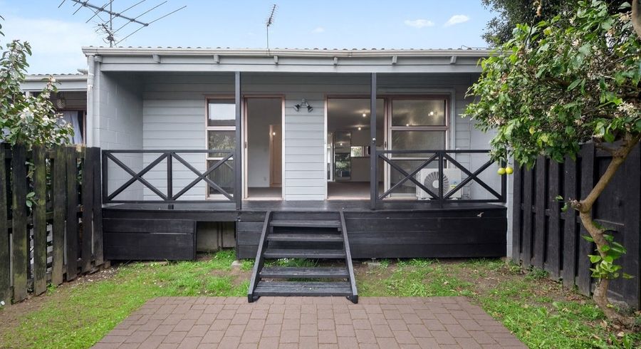  at 4/25A Vine Street, Mangere East, Manukau City, Auckland