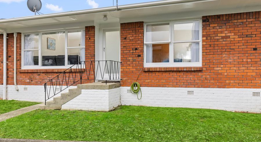  at 2/10 Hororata Road, Hauraki, Auckland