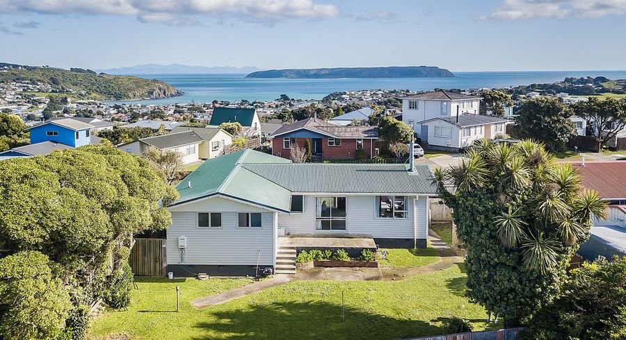  at 124 Gloaming Hill, Titahi Bay, Porirua