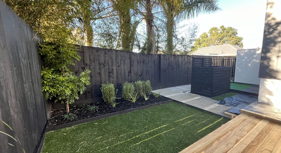  at 8/10 Fairclough Road, Beach Haven, North Shore City, Auckland