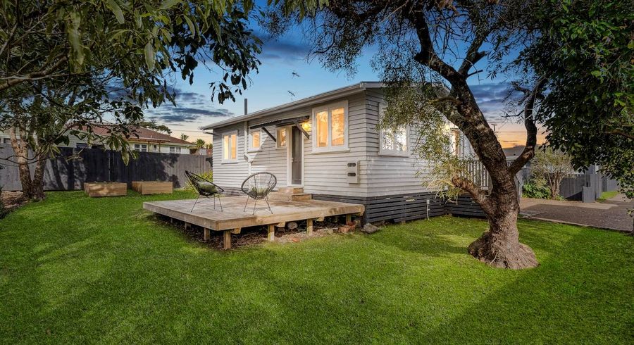  at 2/47 Tramway Road, Beach Haven, North Shore City, Auckland