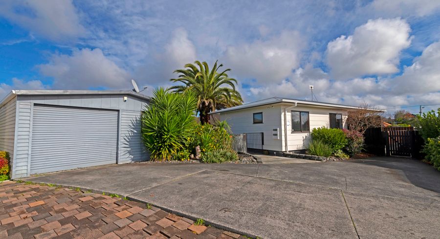  at 2/9 Applewood Drive, Henderson, Auckland
