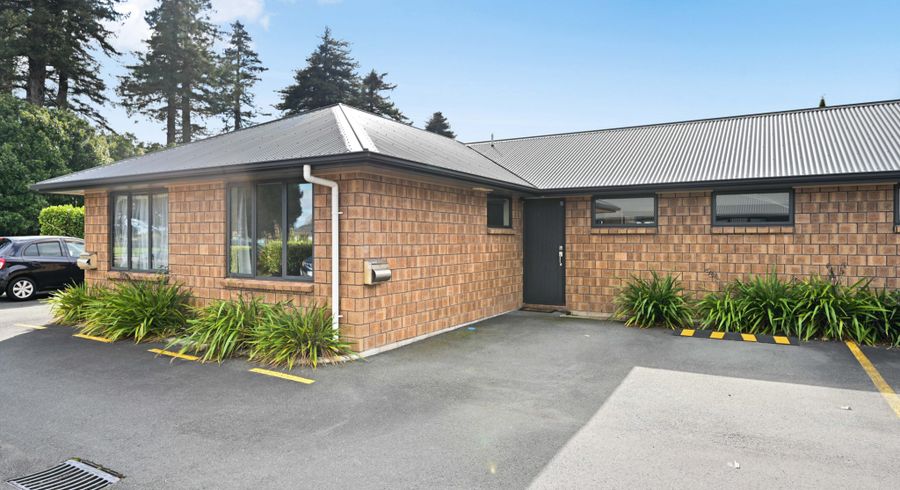  at 2/102 Old Farm Road, Hamilton East, Hamilton, Waikato