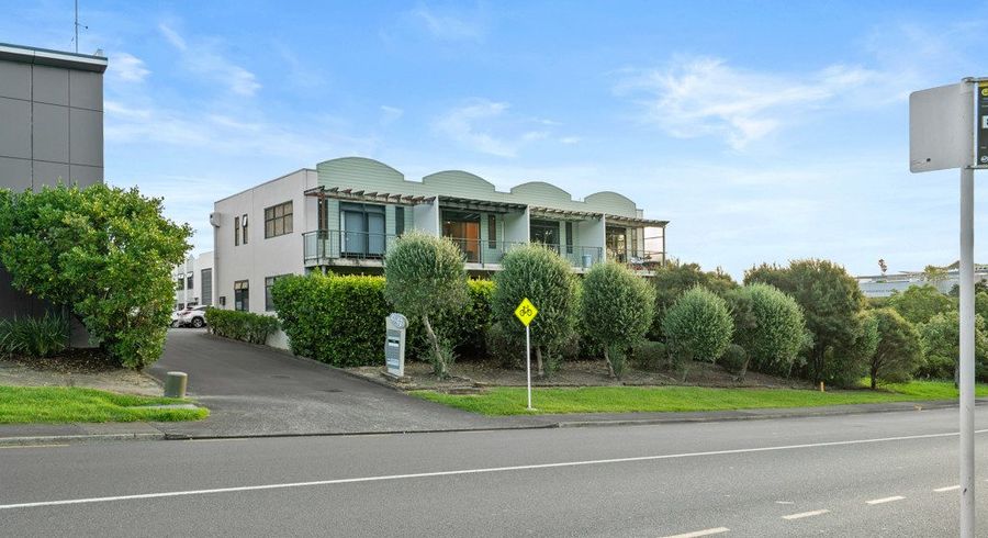  at 2/41 Paul Matthews Road, Rosedale, North Shore City, Auckland