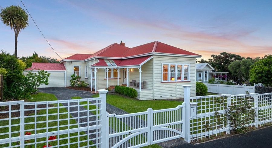  at 5 First Avenue, Stanley Bay, North Shore City, Auckland