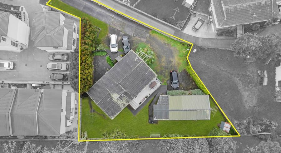  at 9 & 9A Sherie Place, Howick, Manukau City, Auckland