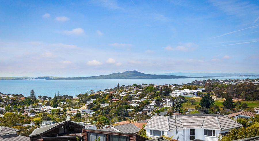  at 2/7 Calypso Place, Rothesay Bay, Auckland