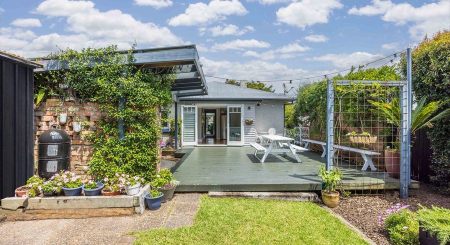  at 8 Craigbank Avenue, New Lynn, Waitakere City, Auckland