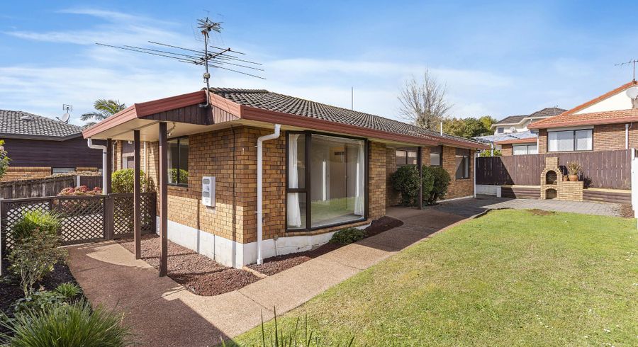  at 2/162 Whitford Road, Somerville, Manukau