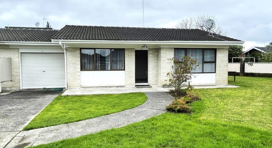  at 2/6 Papatahi Place, Henderson, Waitakere City, Auckland