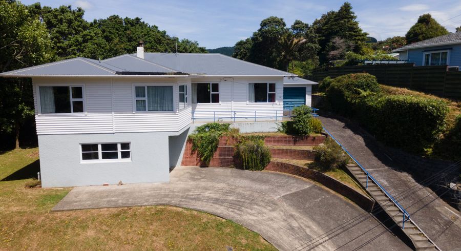  at 25 Lyndhurst Road, Tawa, Wellington