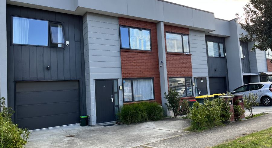  at 42 Bordeaux Parade, Te Atatu South, Auckland