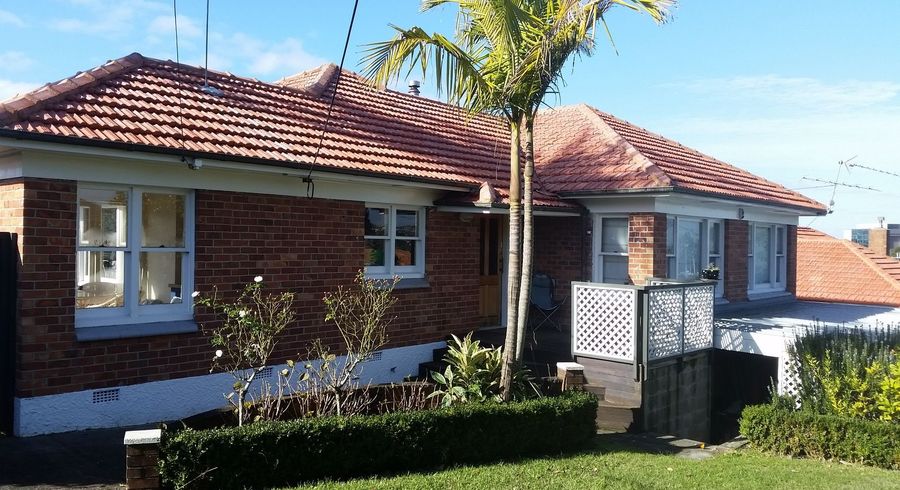  at 11 Forrest Hill Road, Milford, North Shore City, Auckland