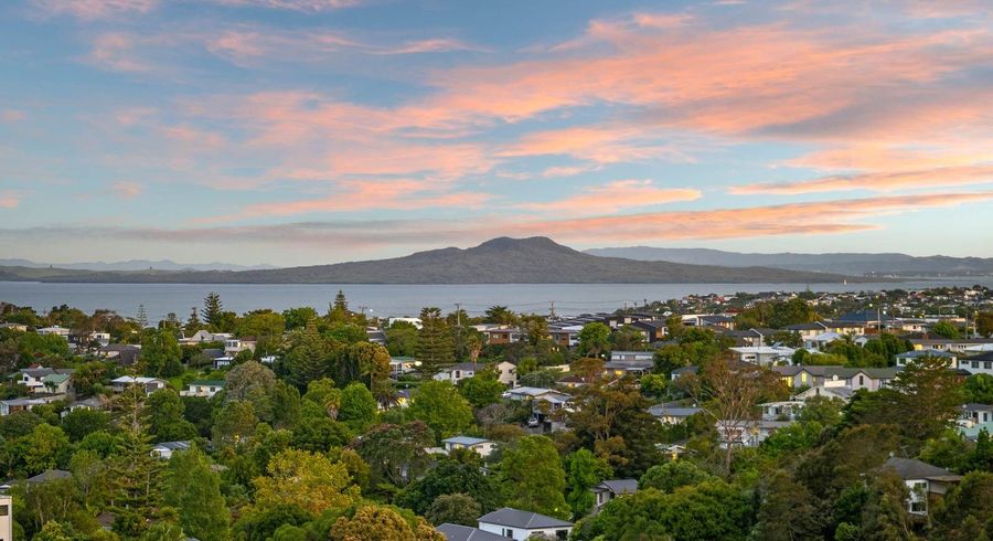  at 282 Glamorgan Drive, Northcross, North Shore City, Auckland
