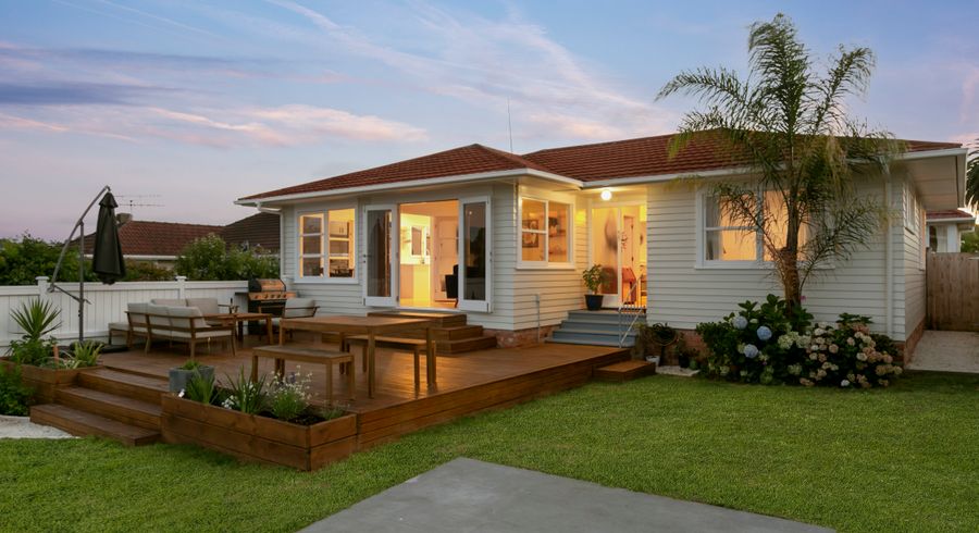  at 55 FAIRCLOUGH RD, Beach Haven, Auckland