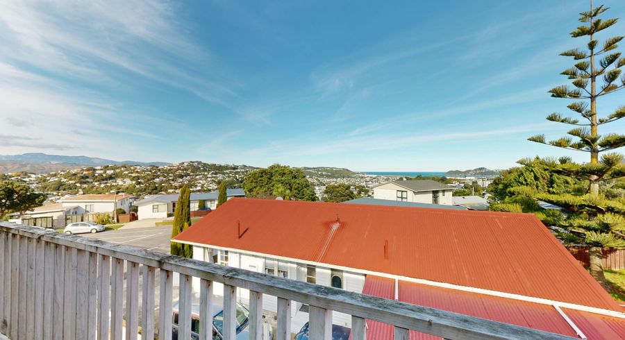  at 21 Akaroa Drive, Maupuia, Wellington