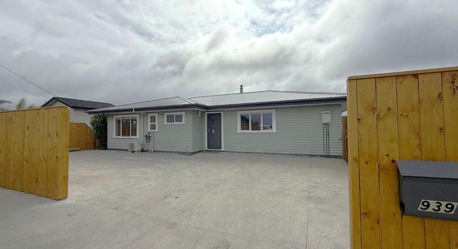  at 939 East Coast Road, Torbay, North Shore City, Auckland
