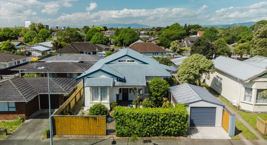  at 37 Hereford Street, West End, Palmerston North