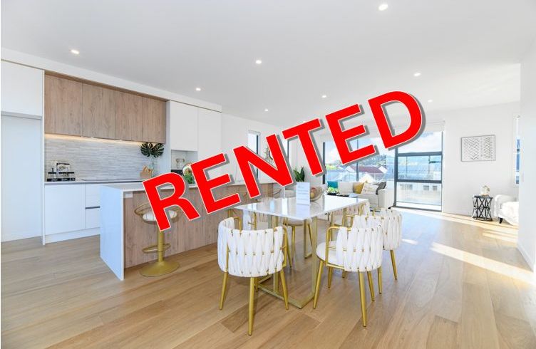  at 952E East Coast Road, Northcross, North Shore City, Auckland