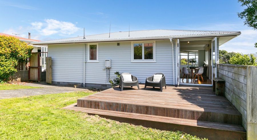  at 6 Brooker Grove, Newlands, Wellington