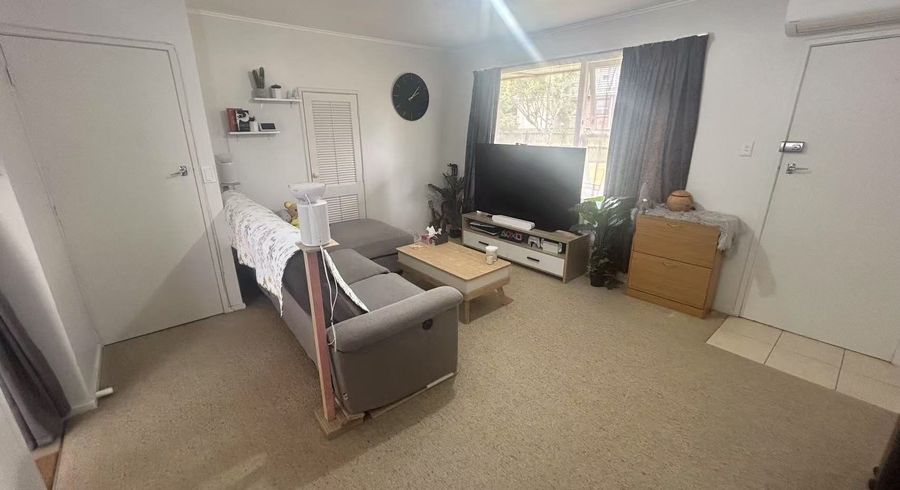  at 8 Dinglebank Road, Mount Wellington, Auckland