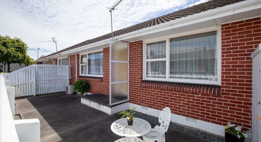  at 2/28 Aikmans Road, Merivale, Christchurch City, Canterbury