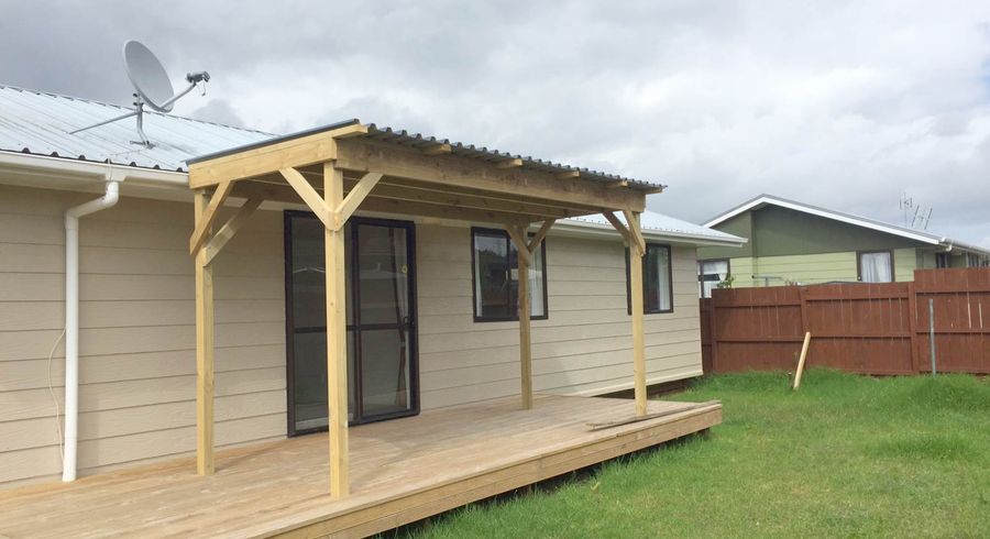  at 2/16 Secretariat Place, Randwick Park, Auckland