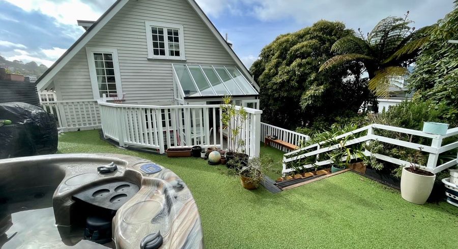  at 10 Paisley Terrace, Karori, Wellington