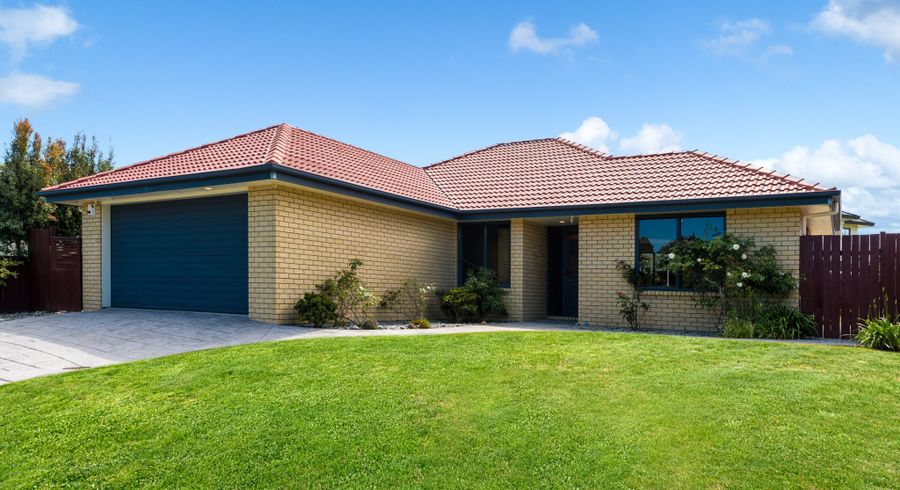  at 4 Shiraz Place, Henderson, Waitakere City, Auckland