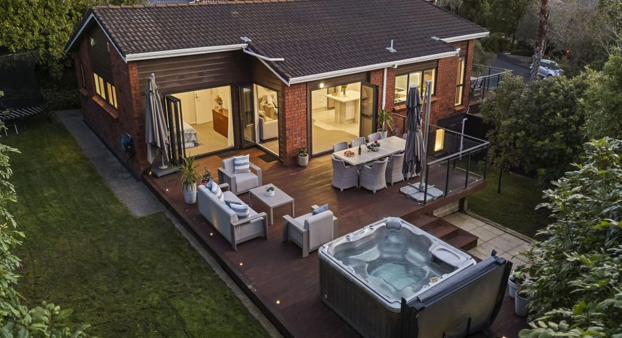  at 9 Crown Hill Close, Forrest Hill, North Shore City, Auckland