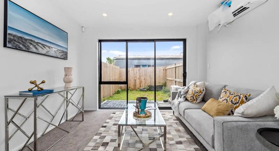  at 9/267 Great North Road, Henderson, Waitakere City, Auckland