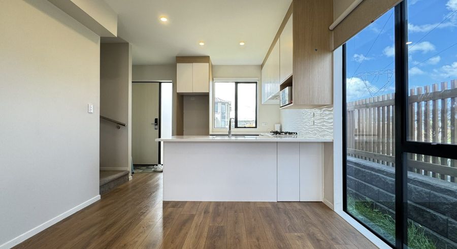  at 2 Freshland Drive, Flat Bush, Manukau City, Auckland