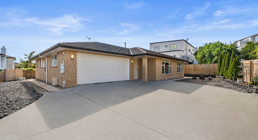  at 6 Mulroy Place, Pinehill, North Shore City, Auckland