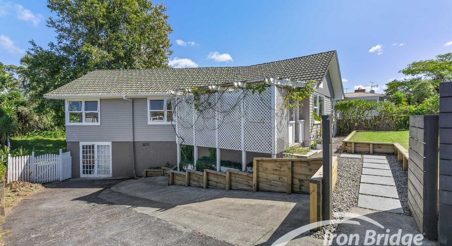  at 24 Paragon Avenue, Beach Haven, Auckland