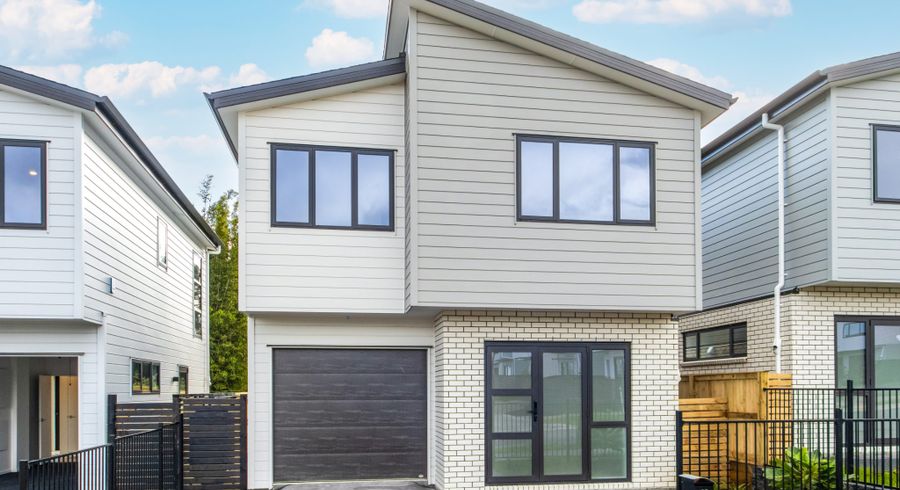  at 33 Whiteywood Street, Westgate, Waitakere City, Auckland