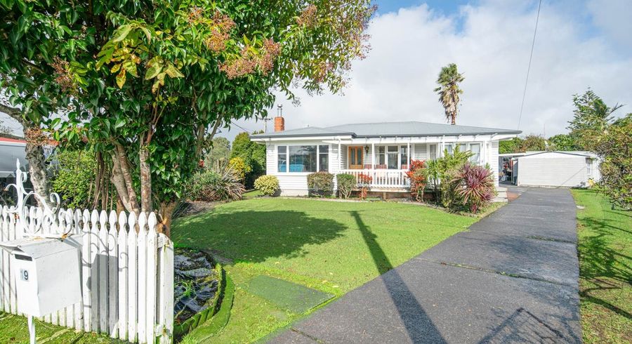  at 19 Edgerton Road, Te Atatu Peninsula, Waitakere City, Auckland