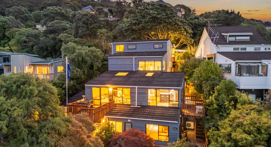  at 33 Oak Avenue, Paremata, Porirua, Wellington