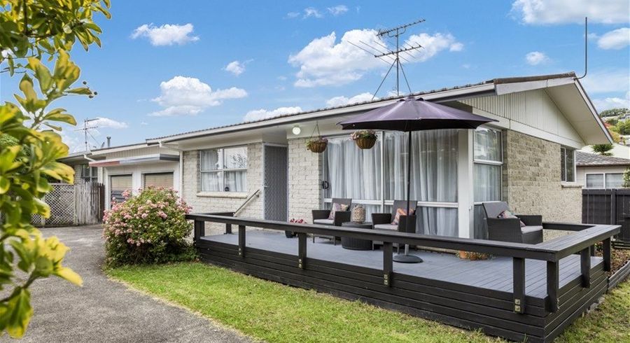  at 1/11 Mannering Pl, Hillcrest, North Shore City, Auckland