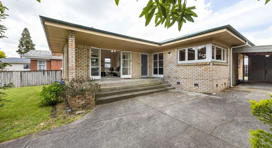  at 946 River Road, Queenwood, Hamilton