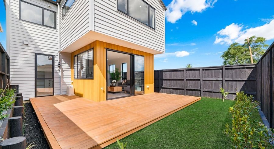  at 11/90 Picasso Drive, West Harbour, Waitakere City, Auckland