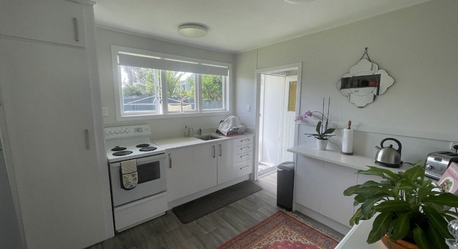  at 52B Amberley Ave  , Te Atatu South, Waitakere City, Auckland