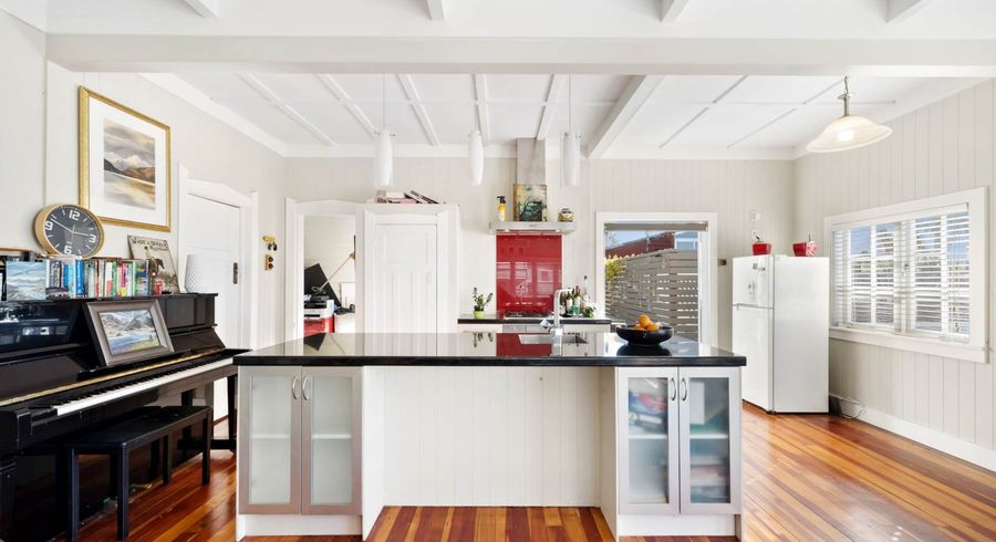  at 25 Rutland Road, Stanley Point, Auckland